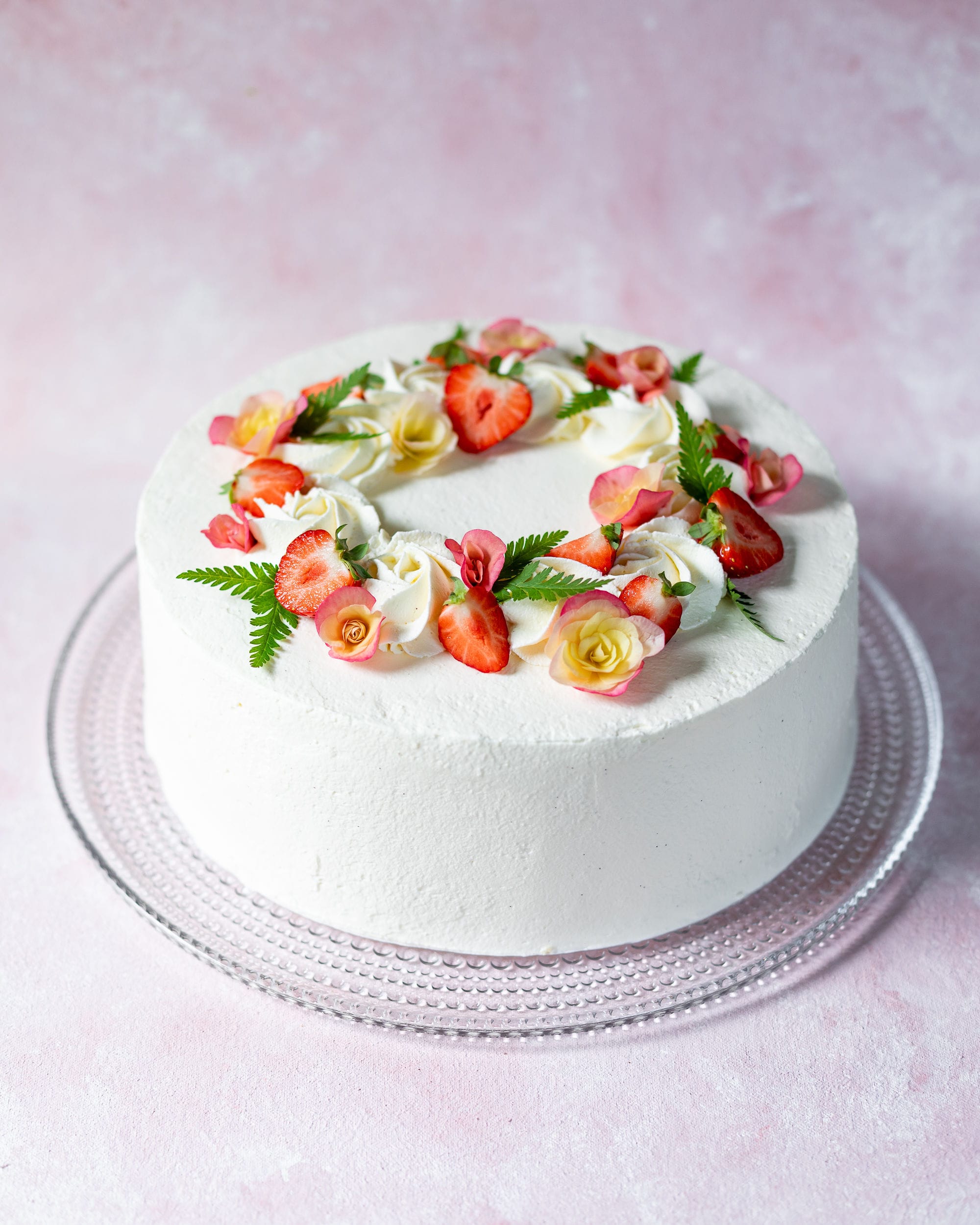 KERMA- JA KINUSKITÄYTEKAKUT